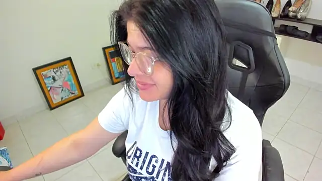 Snapshot of BellaFlaming chatting on 04.23.26 BellaFlaming online show from 04.23.26