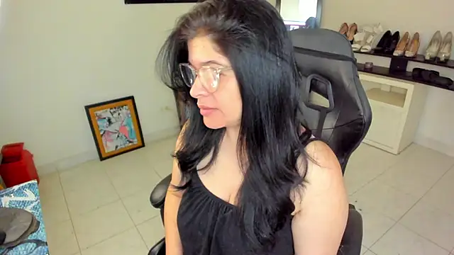 Snapshot of BellaFlaming chatting on 04.27.26 BellaFlaming online show from 04.27.26