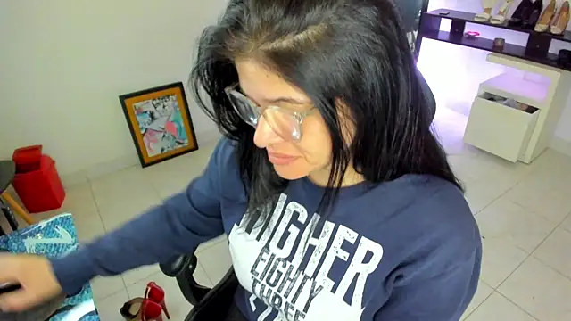 Snapshot of BellaFlaming chatting on 04.28.26 BellaFlaming online show from 04.28.26