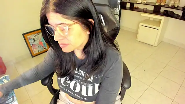 Snapshot of BellaFlaming chatting on 04.30.26 BellaFlaming online show from 04.30.26