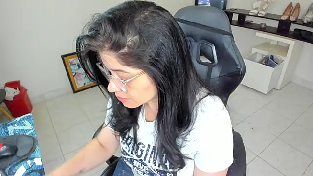 Snapshot of BellaFlaming chatting on 05.04.26 BellaFlaming online show from 05.04.26