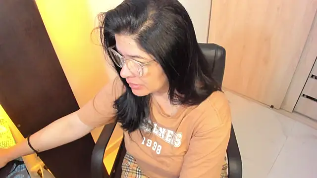 Snapshot of BellaFlaming chatting on 05.27.26 BellaFlaming online show from 05.27.26