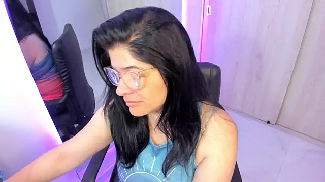 Snapshot of BellaFlaming chatting on 05.28.26 BellaFlaming online show from 05.28.26