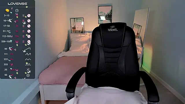 Snapshot of MelisaCoy chatting on 03.19.25 MelisaCoy online show from 03.19.25