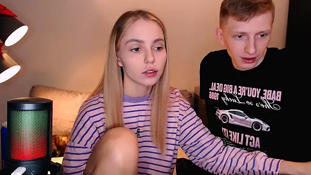 juliaanddima online show from 10.26.25