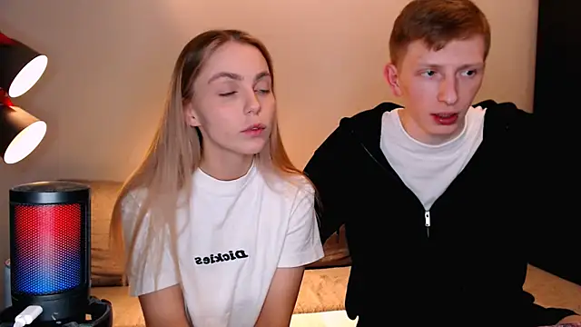 juliaanddima online show from 11.21.25