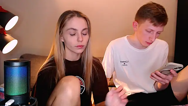 juliaanddima online show from 11.23.25