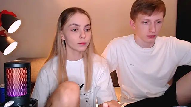 juliaanddima online show from 12.17.25