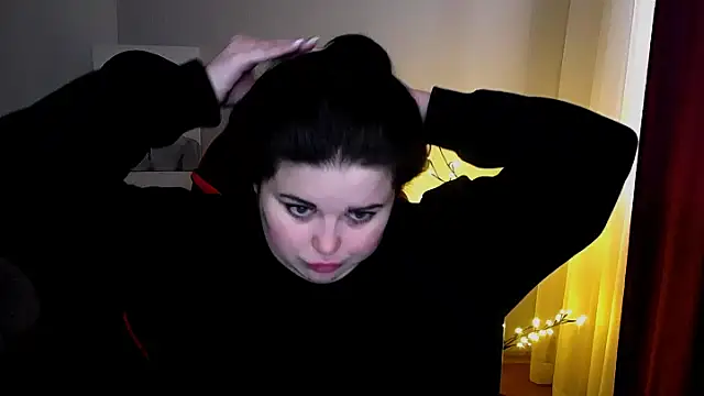 Emily Mo online show from 02.18.25