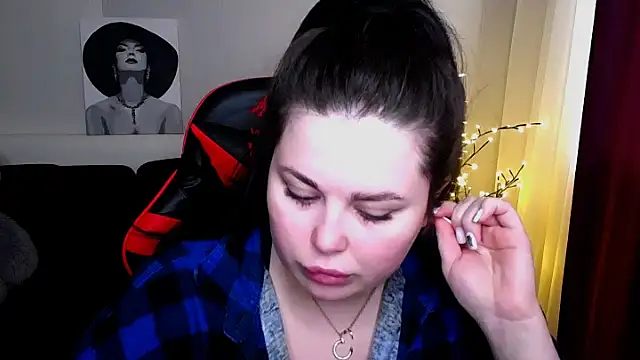 Emily Mo online show from 02.19.25