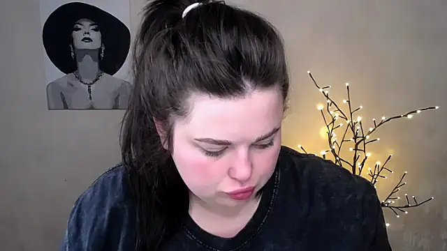 Emily Mo online show from 09.09.25