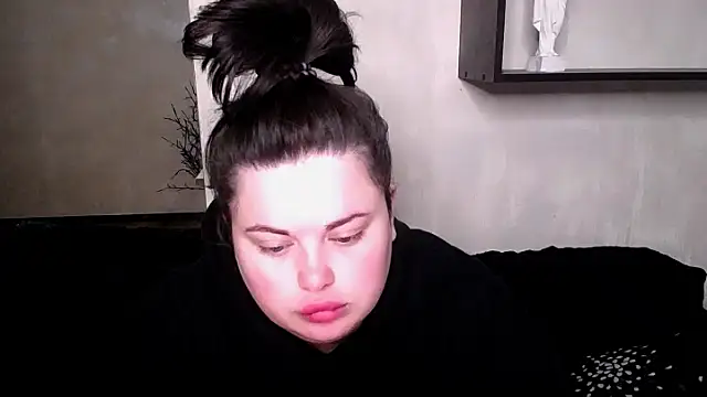 Emily Mo online show from 10.13.25