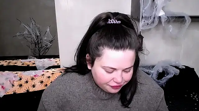 Emily Mo online show from 10.29.25