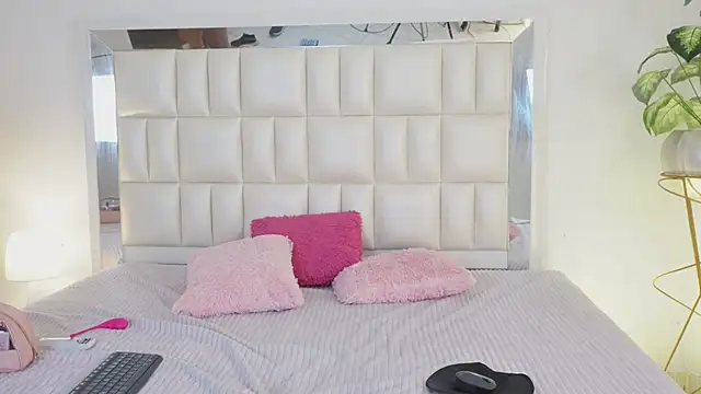 Snapshot of Anais_aradia chatting on 03.04.25 Anais aradia online show from 03.04.25