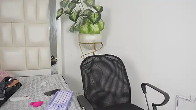 Snapshot of Anais_aradia chatting on 09.26.25 Anais aradia online show from 09.26.25