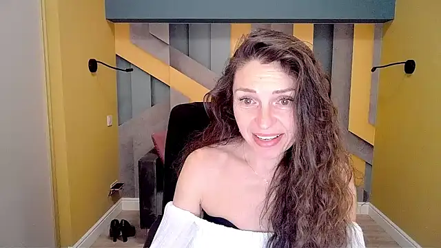 EllaLong online show from 02.15.25