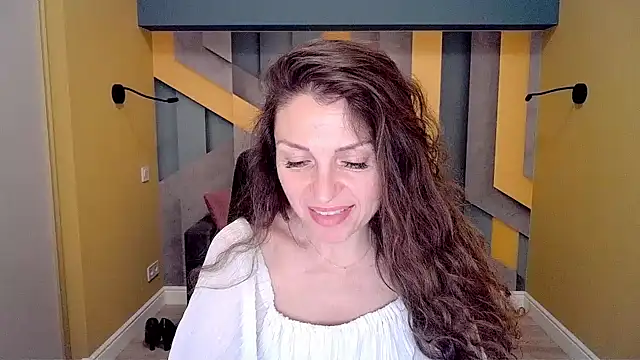 EllaLong online show from 02.15.25