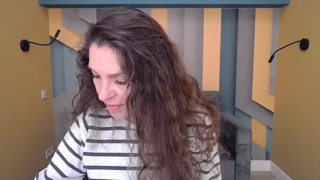 EllaLong online show from 10.26.25