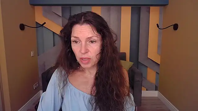 Snapshot of EllaLong chatting on 07.19.26 EllaLong online show from 07.19.26