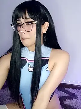 Snapshot of Cinamon_tits chatting on 09.18.25 Cinamon tits online show from 09.18.25