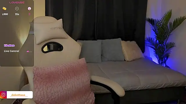 dakottaa  online show from 11.27.25