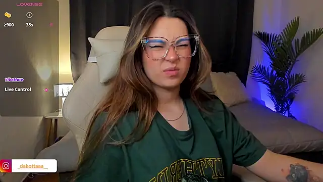 dakottaa  online show from 11.28.25