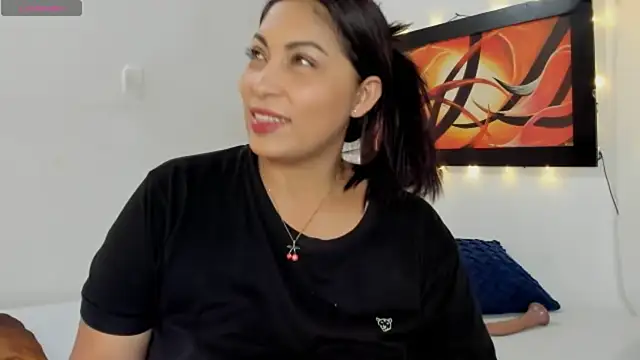 Snapshot of Lauralove_69 chatting on 05.05.26 Lauralove 69 online show from 05.05.26