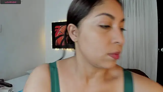 Snapshot of Lauralove_69 chatting on 05.18.26 Lauralove 69 online show from 05.18.26