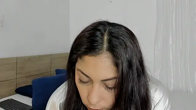 Snapshot of Lauralove_69 chatting on 05.23.26 Lauralove 69 online show from 05.23.26