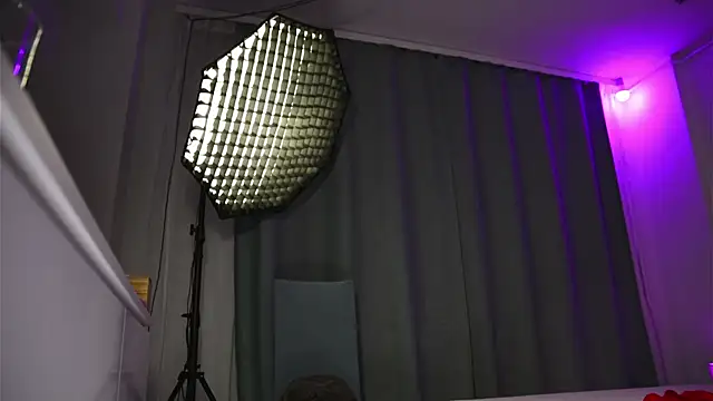 Snapshot of oliviabennett2022 chatting on 02.14.25 oliviabennett2022 online show from 02.14.25