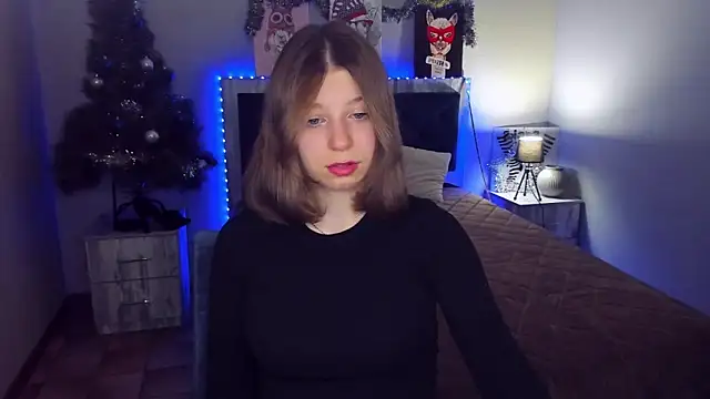 Snapshot of RinaMoore chatting on 01.10.25 RinaMoore online show from 01.10.25