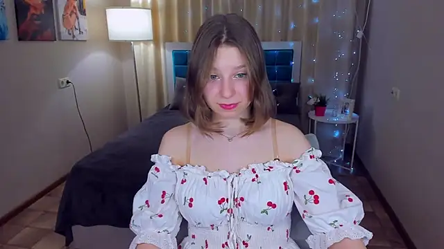 Snapshot of RinaMoore chatting on 02.08.25 RinaMoore online show from 02.08.25