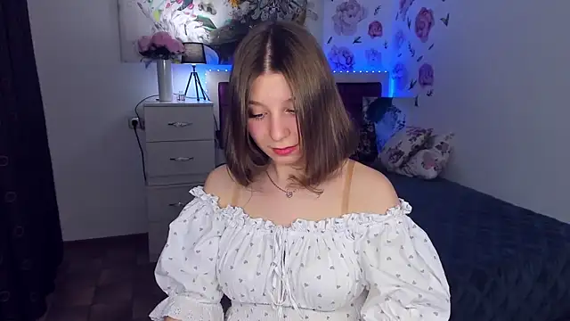 Snapshot of RinaMoore chatting on 02.09.25 RinaMoore online show from 02.09.25