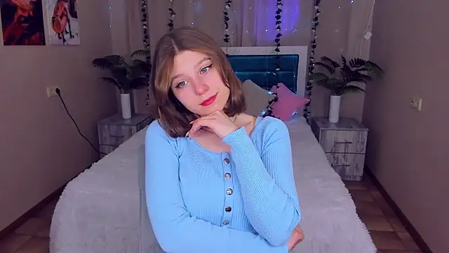 Snapshot of RinaMoore chatting on 02.15.25 RinaMoore online show from 02.15.25