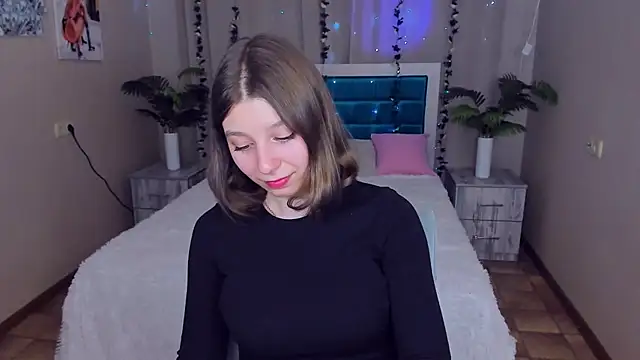 Snapshot of RinaMoore chatting on 02.20.25 RinaMoore online show from 02.20.25