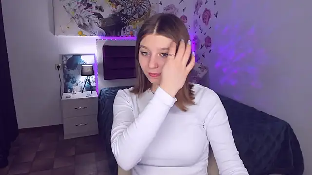 Snapshot of RinaMoore chatting on 03.22.25 RinaMoore online show from 03.22.25