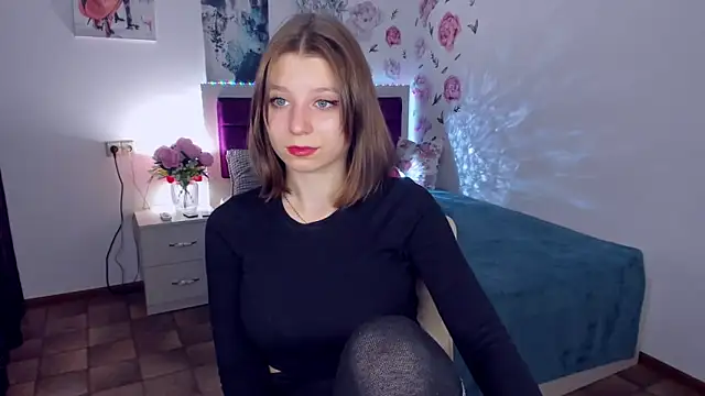 Snapshot of RinaMoore chatting on 09.16.25 RinaMoore online show from 09.16.25