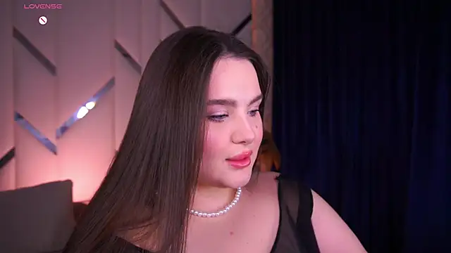 Snapshot of CuteAmberr chatting on 02.19.25 CuteAmberr online show from 02.19.25