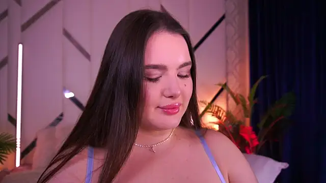 Snapshot of CuteAmberr chatting on 12.17.25 CuteAmberr online show from 12.17.25