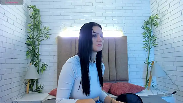 charlottewhitte online show from 02.21.25