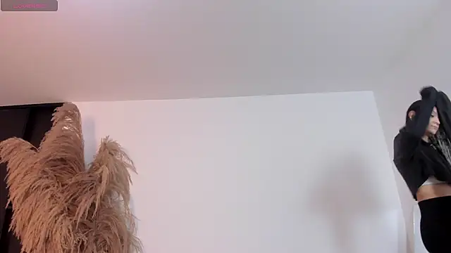 charlottewhitte online show from 02.28.25