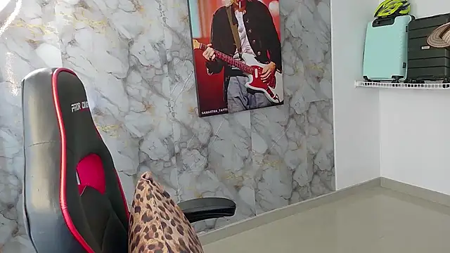 Snapshot of samantha_tattu chatting on 09.30.25 samantha tattu online show from 09.30.25