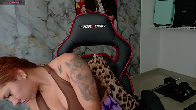 Snapshot of samantha_tattu chatting on 10.16.25 samantha tattu online show from 10.16.25