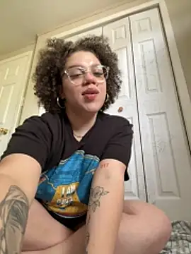 QueenNuttCollector online show from 04.24.26