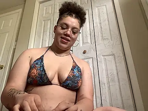 QueenNuttCollector online show from 04.26.26