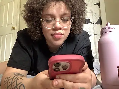 QueenNuttCollector online show from 04.29.26