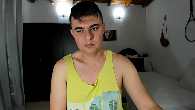 Snapshot of andrhes_baby chatting on 12.13.24 andrhes baby online show from 12.13.24