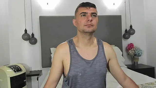 Snapshot of andrhes_baby chatting on 10.10.25 andrhes baby online show from 10.10.25