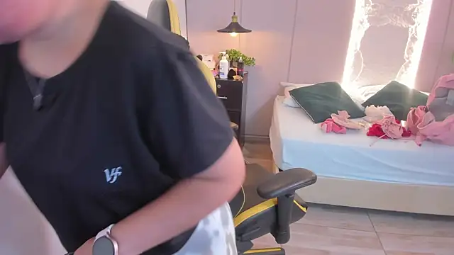 izaro22 online show from 12.21.24