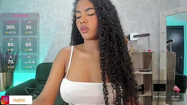 HOTBLACKANDWHITE2 online show from 11.03.25